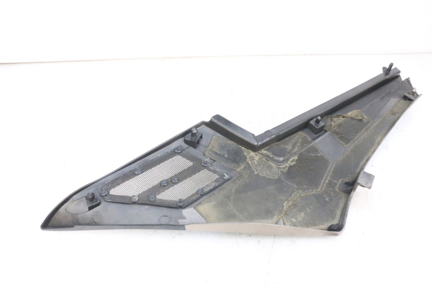 photo de COPERCHIO SOTTO SELLA DESTRO YAMAHA FJ 3CX 1200 (1986 - 1996) - Stato della superficie e materiale