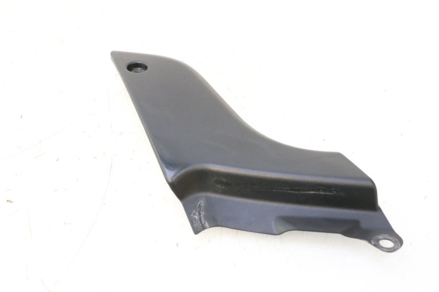 photo de CARENA SOTTO SELLA DESTRA YAMAHA FJR 1300 (2001 - 2005) - Zoom sullo stato d'uso