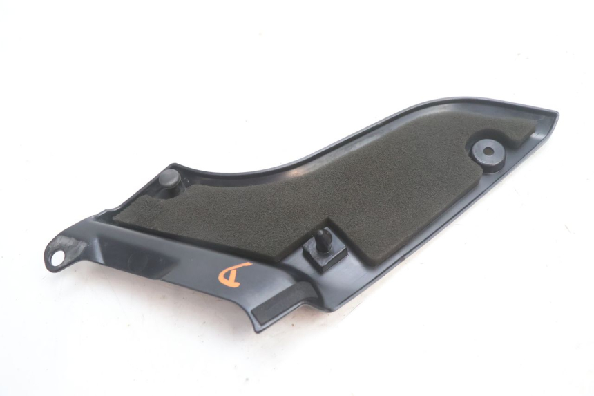 photo de CARENA SOTTO SELLA DESTRA YAMAHA FJR 1300 (2001 - 2005) - Altra angolazione