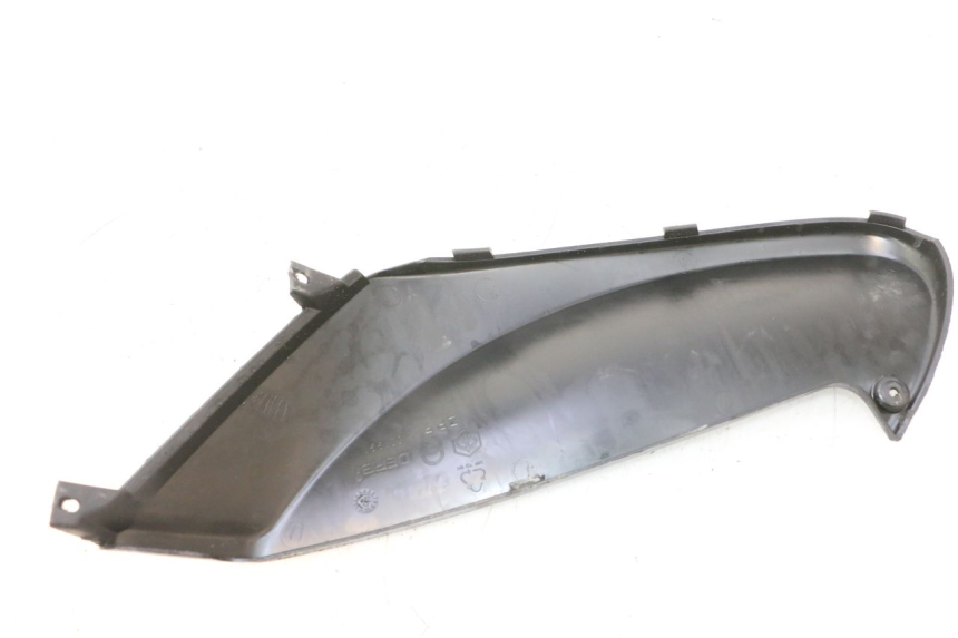 photo de COPERCHIO SOTTO SELLA DESTRO PIAGGIO FLY 2T 50 (2004 - 2017) - Zoom sullo stato d'uso