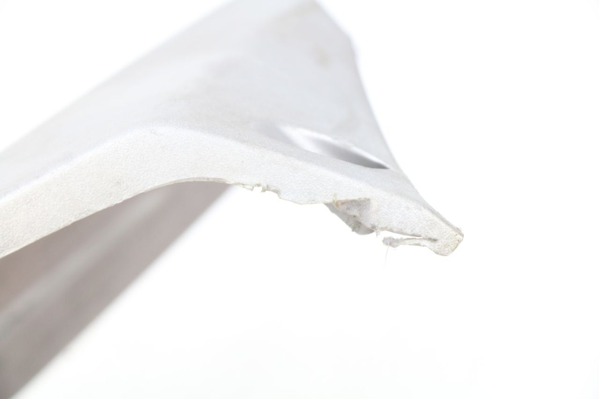 photo de COPERCHIO SOTTO SELLA DESTRO PEUGEOT GEOPOLIS 400 (2007 - 2013) - Zoom sullo stato d'uso