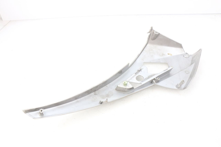 photo de COPERCHIO SOTTO SELLA DESTRO PEUGEOT GEOPOLIS 400 (2007 - 2013) - Altra angolazione