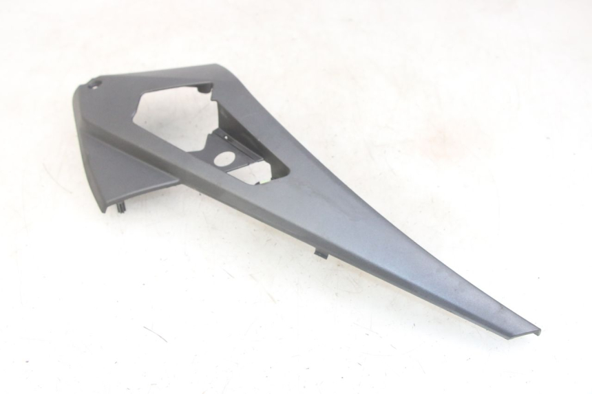 photo de CARENA SOTTO SELLA DESTRA PEUGEOT GEOPOLIS RS 125 (2007 - 2009) - Zoom sullo stato d'uso