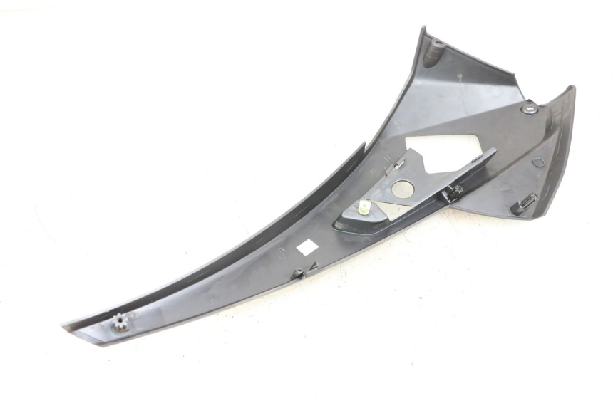 photo de CARENA SOTTO SELLA DESTRA PEUGEOT GEOPOLIS RS 125 (2007 - 2009) - Zoom sullo stato d'uso