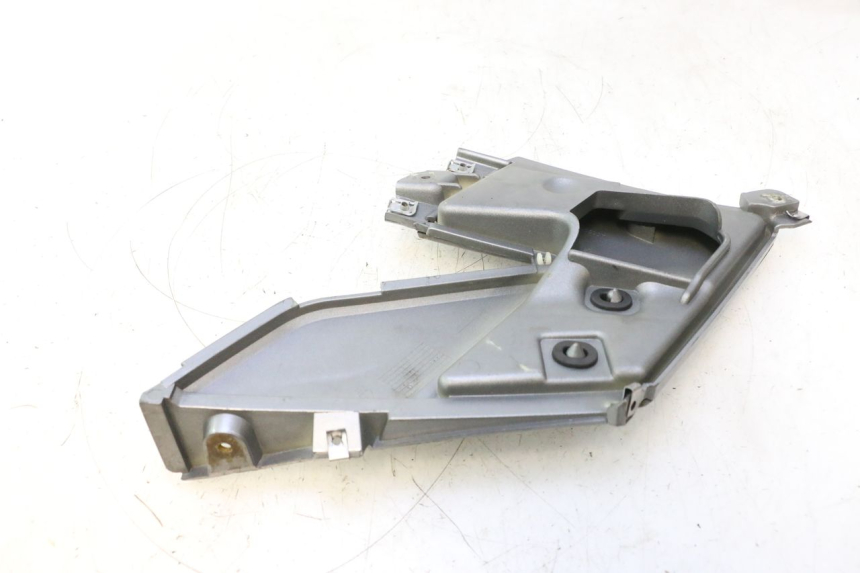 photo de CARENA SOTTO SELLA DESTRA GILERA GP 800 (2007 - 2013) - Primo piano tecnico