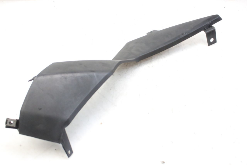 photo de COPERCHIO SOTTO SELLA DESTRO DERBI GPR 50 (2004 - 2009) - Marcature e riferimenti originali