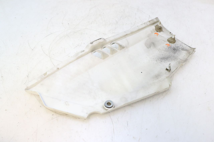 photo de CARENA SOTTO SELLA DESTRA KAWASAKI GPX F ZX750F 750 (1986 - 1990) - Primo piano tecnico