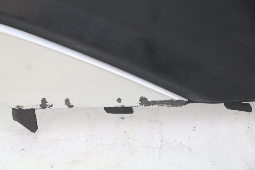 photo de COPERCHIO SOTTO SELLA DESTRO TNT MOTOR GRIDO 2T 50 (2010 - 2019) - Vista d'insieme del prodotto