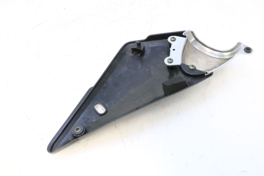 photo de CARENA SOTTO SELLA DESTRA SUZUKI GSF N BANDIT 1200 (2001 - 2005) - Altra angolazione