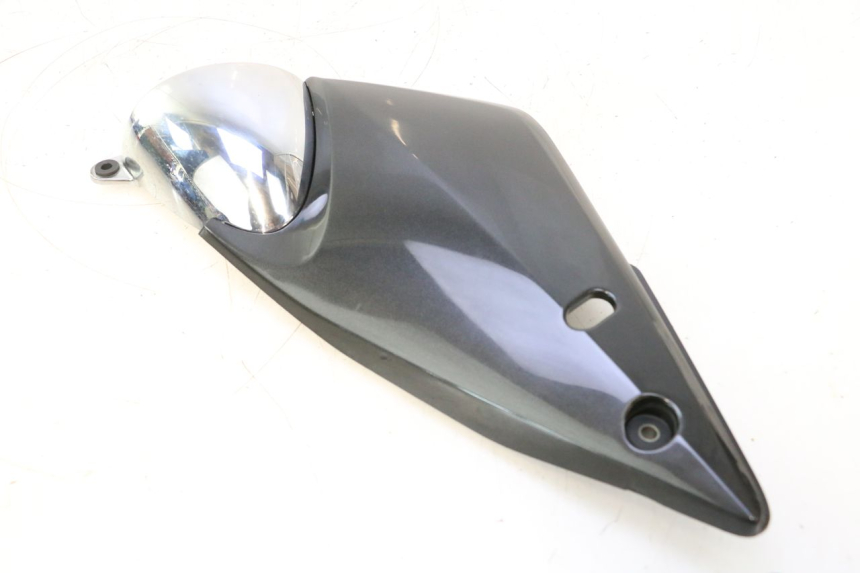 photo de CARENA SOTTO SELLA DESTRA SUZUKI GSF N BANDIT 1200 (2001 - 2005) - Primo piano tecnico