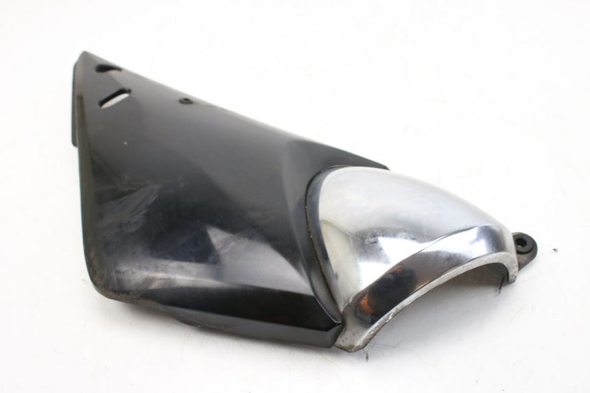 photo de COPERCHIO SOTTO SELLA DESTRO SUZUKI GSF S BANDIT 600 (2000 - 2004) - Zoom sullo stato d'uso