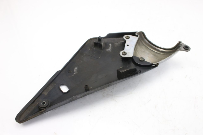 photo de COPERCHIO SOTTO SELLA DESTRO SUZUKI GSF S BANDIT 600 (2000 - 2004) - Altra angolazione