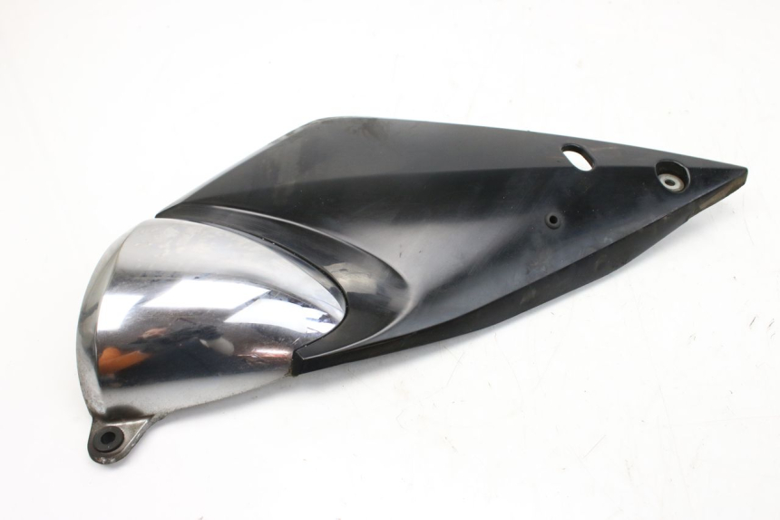 photo de COPERCHIO SOTTO SELLA DESTRO SUZUKI GSF S BANDIT 600 (2000 - 2004) - Primo piano tecnico