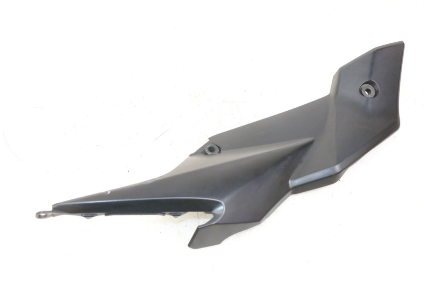 photo de CARENA SOTTO SELLA DESTRA SUZUKI GSR 750 (2011 - 2017) - Dettaglio del componente