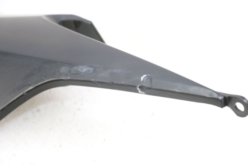 photo de CARENA SOTTO SELLA DESTRA SUZUKI GSR 750 (2011 - 2017) - Primo piano tecnico