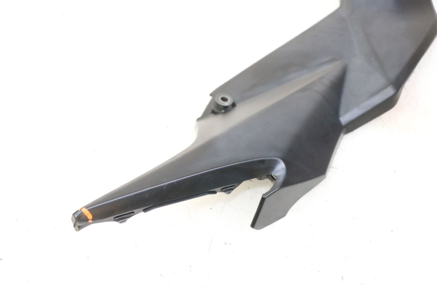 photo de CARENA SOTTO SELLA DESTRA SUZUKI GSR 750 (2011 - 2017) - Dettaglio del componente