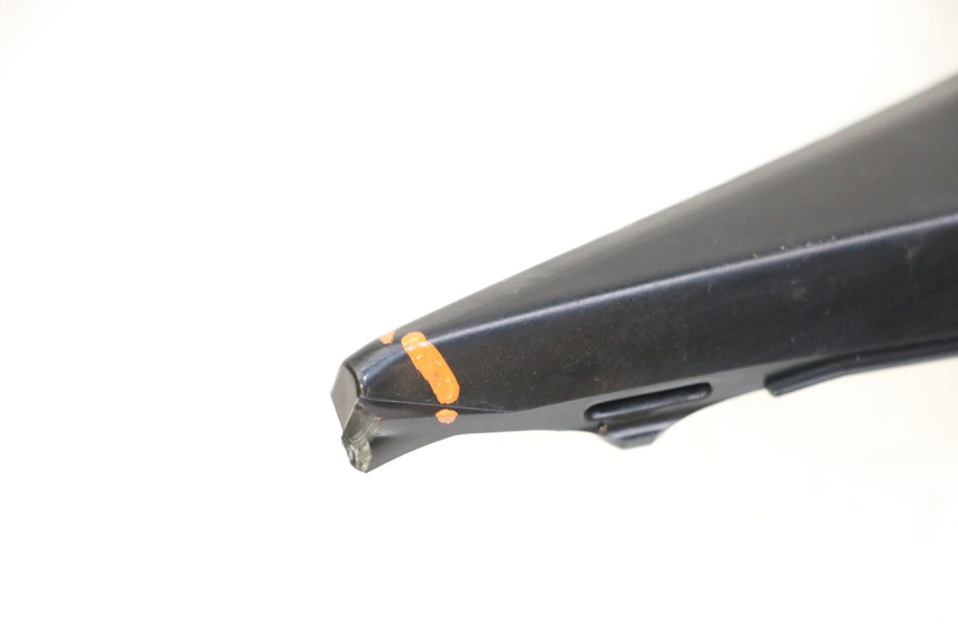 photo de CARENA SOTTO SELLA DESTRA SUZUKI GSR 750 (2011 - 2017) - Zoom sullo stato d'uso