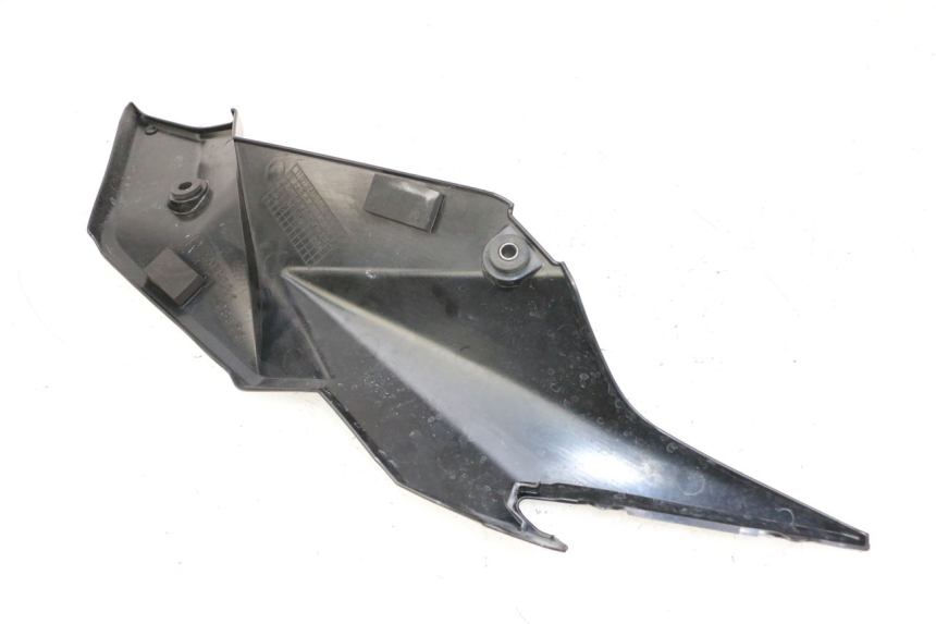 photo de CARENA SOTTO SELLA DESTRA SUZUKI GSR 750 (2011 - 2017) - Dettagli dei punti di fissaggio