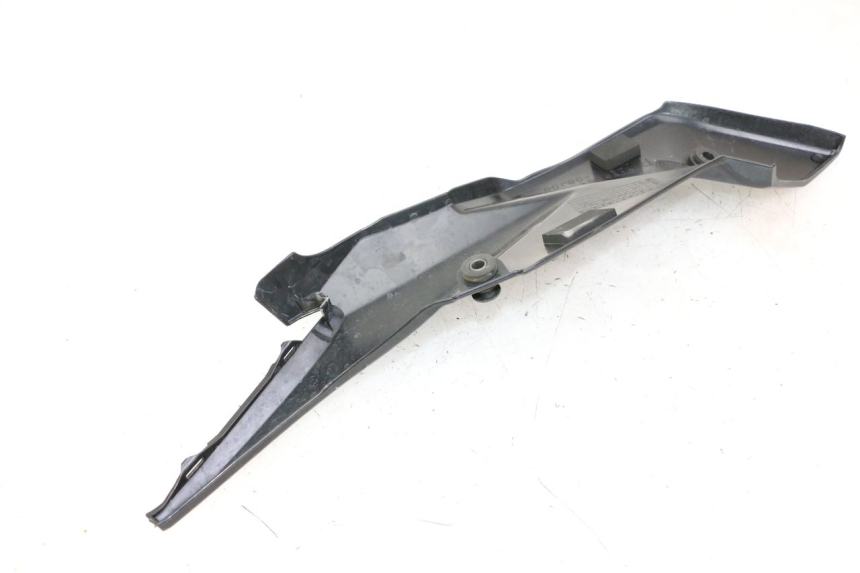 photo de CARENA SOTTO SELLA DESTRA SUZUKI GSR 750 (2011 - 2017) - Stato della superficie e materiale