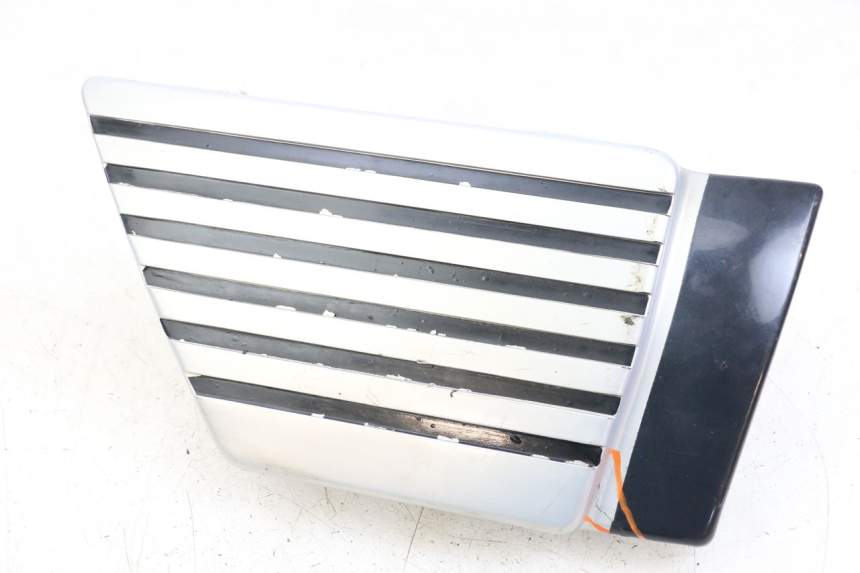 photo de CARENA SOTTO SELLA DESTRA SUZUKI GSX E 250 (1982 - 1983) - Vista principale