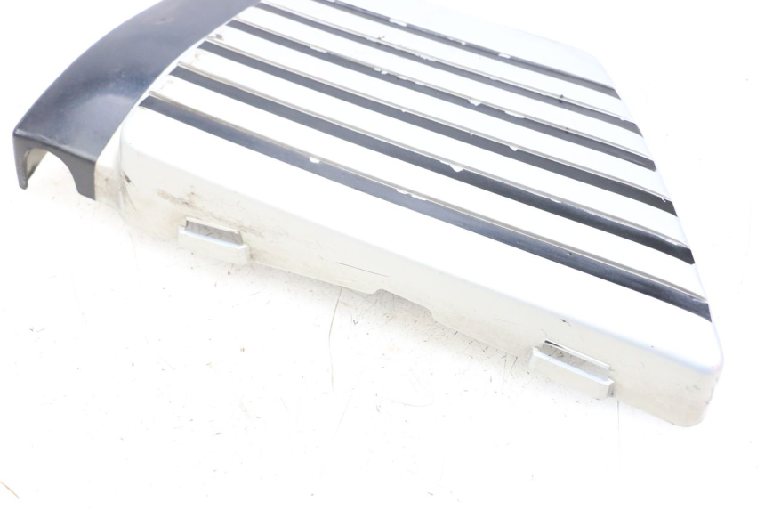 photo de CARENA SOTTO SELLA DESTRA SUZUKI GSX E 250 (1982 - 1983) - Dettaglio del componente