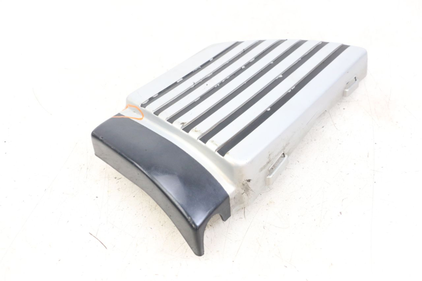 photo de CARENA SOTTO SELLA DESTRA SUZUKI GSX E 250 (1982 - 1983) - Primo piano tecnico