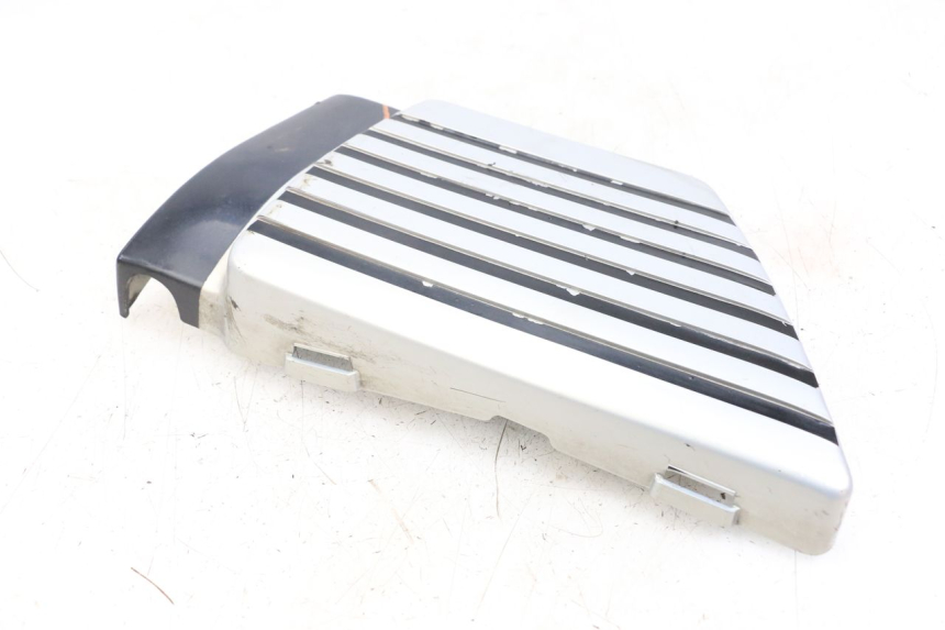 photo de CARENA SOTTO SELLA DESTRA SUZUKI GSX E 250 (1982 - 1983) - Vista d'insieme del prodotto