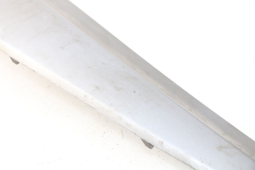 photo de COPERCHIO SOTTO SELLA DESTRO SYM GTS EFI ABS 125 (2012 - 2016) - Altra angolazione