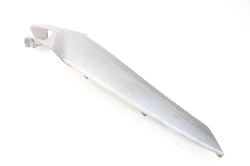 photo de COPERCHIO SOTTO SELLA DESTRO SYM GTS EFI ABS 125 (2012 - 2016) - Primo piano tecnico