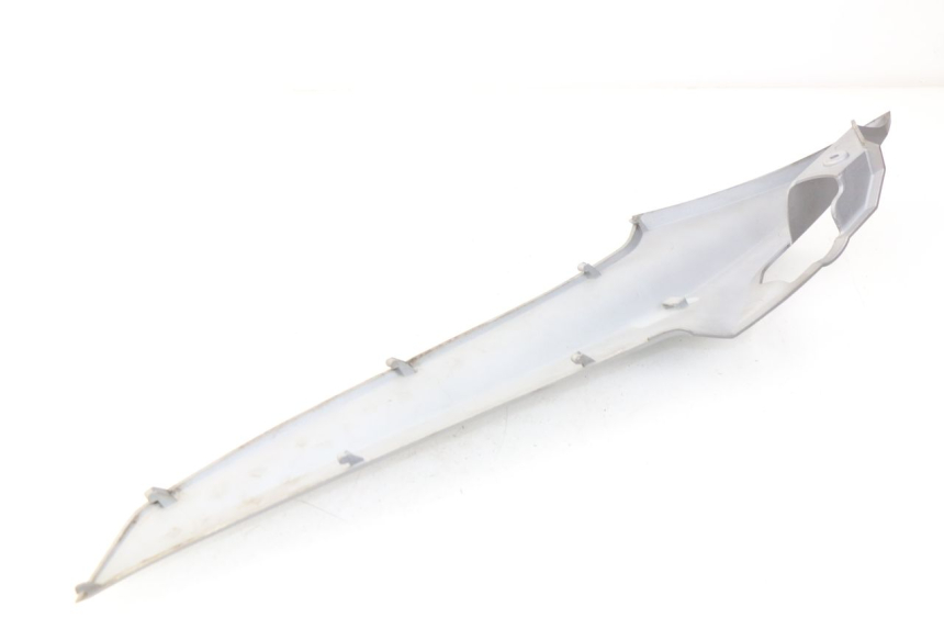 photo de COPERCHIO SOTTO SELLA DESTRO SYM GTS EFI ABS 125 (2012 - 2016) - Altra angolazione