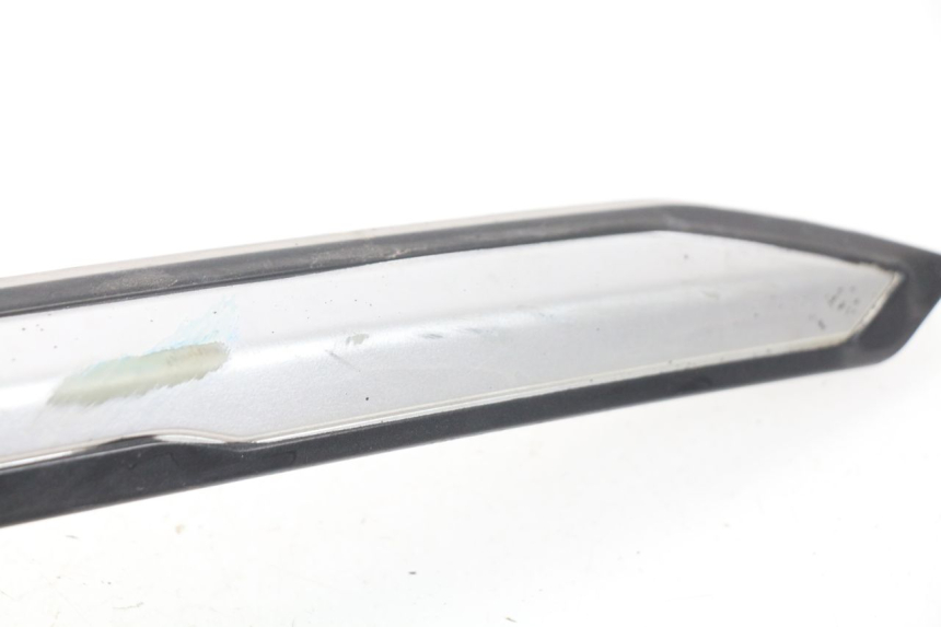 photo de COPERCHIO SOTTO SELLA DESTRO SYM GTS EVO 125 (2009 - 2013) - Dettaglio del componente