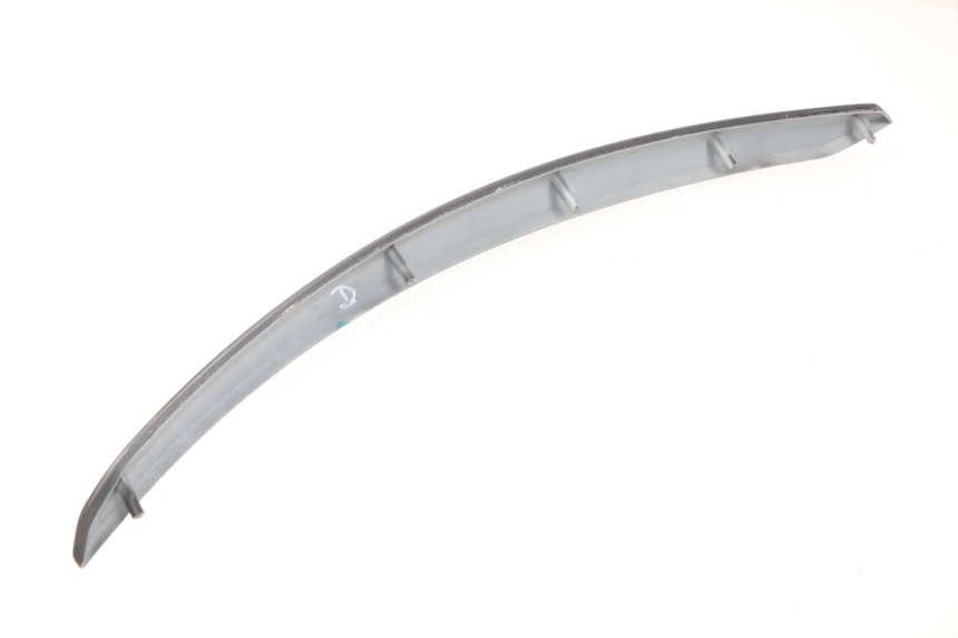 photo de COPERCHIO SOTTO SELLA DESTRO SYM GTS EVO 125 (2009 - 2013) - Primo piano tecnico