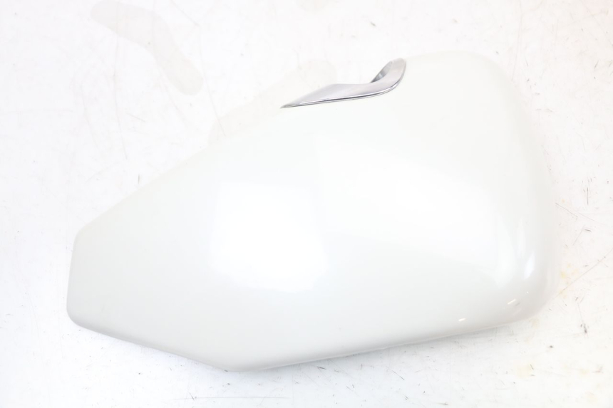 photo de CARENA SOTTO SELLA DESTRA HARLEY DAVIDSON SPORTSTER XL CUSTOM 883 (1999 - 2006) - Dettaglio del componente