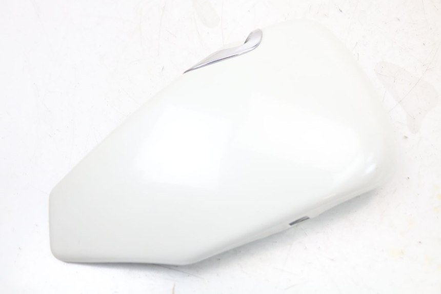 photo de CARENA SOTTO SELLA DESTRA HARLEY DAVIDSON SPORTSTER XL CUSTOM 883 (1999 - 2006) - Primo piano tecnico