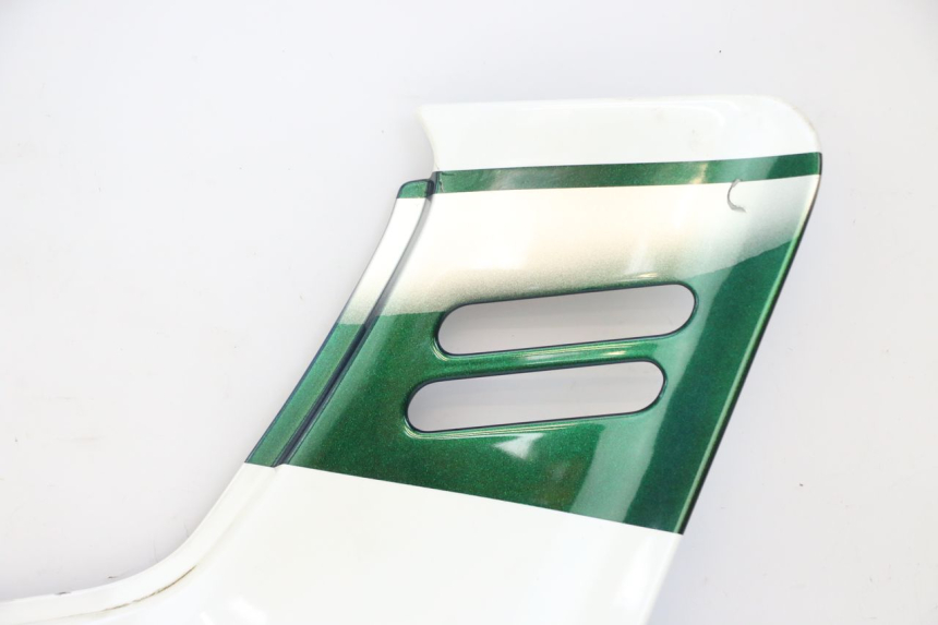 photo de CARENA SOTTO SELLA DESTRA HONDA CBR F 1000 (1993 - 1996) - Caratteristiche distintive