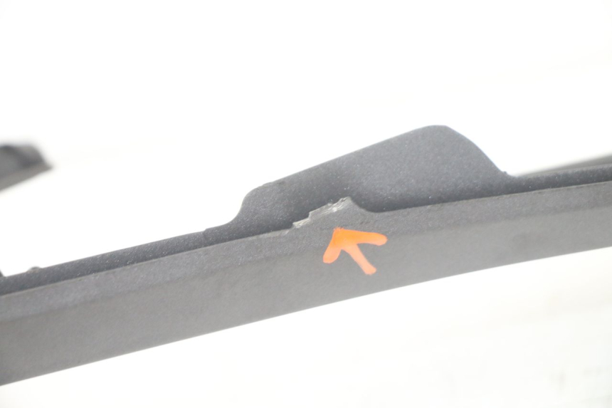 photo de CARENA SOTTO SELLA DESTRA HONDA FORZA 125 (2021 - 2025) - Stato della superficie e materiale