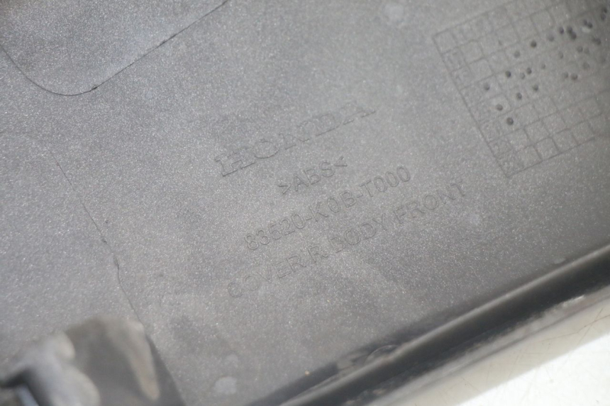 photo de CARENA SOTTO SELLA DESTRA HONDA FORZA 125 (2021 - 2025) - Marcature e riferimenti originali