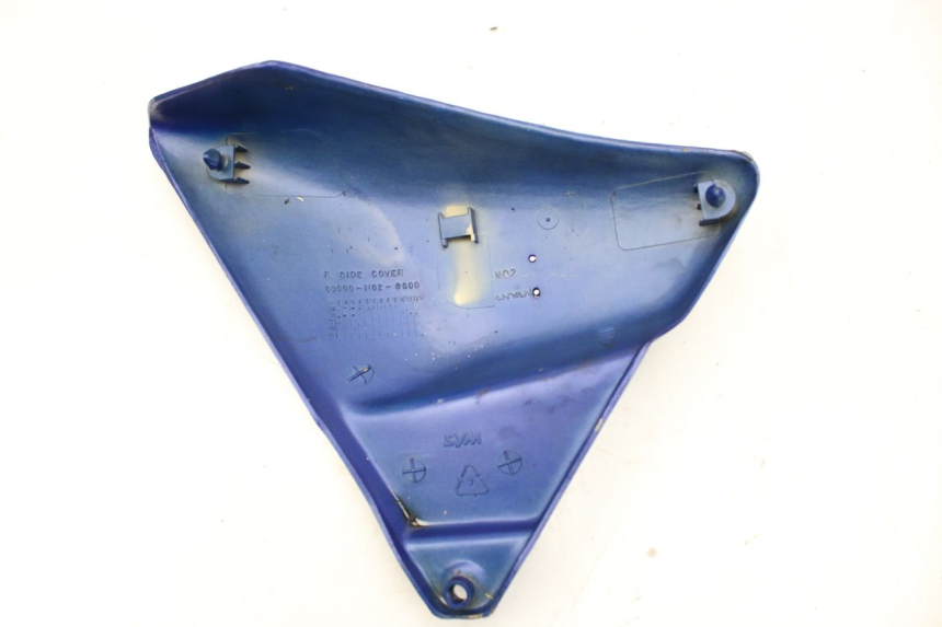 photo de COPERCHIO SOTTO SELLA DESTRO SYM HUSKY 125 (1999 - 2005) - Dettagli dei punti di fissaggio