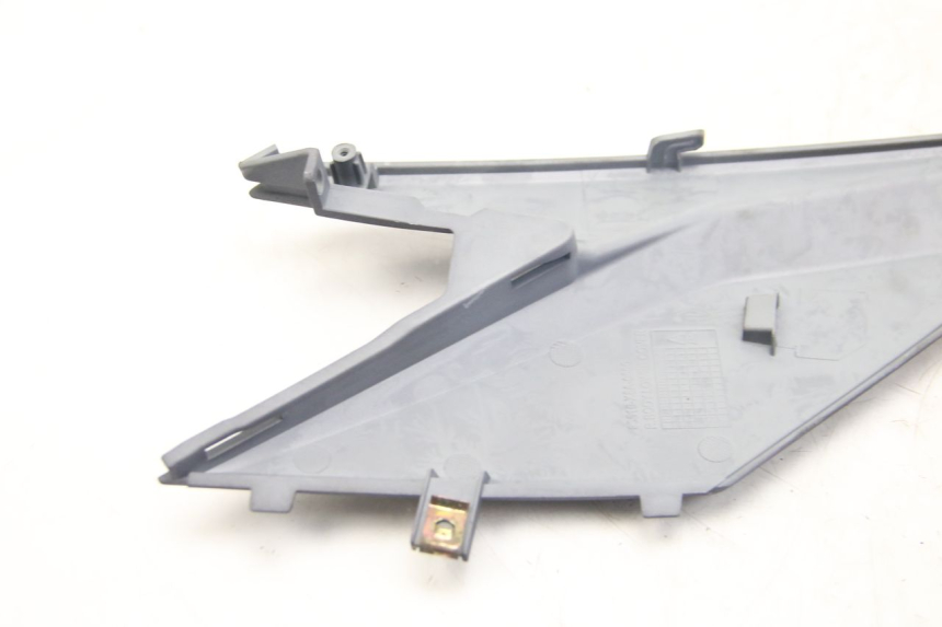 photo de COPERCHIO SOTTO SELLA DESTRO SYM JET 4 4T 50 (2018 - 2021) - Vista d'insieme del prodotto