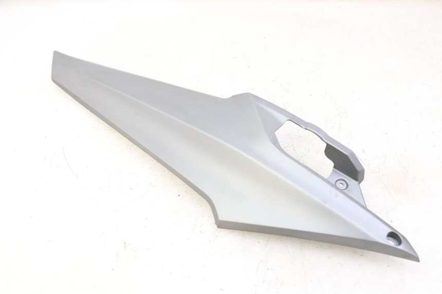 photo de CARENA SOTTO SELLA DESTRA SYM JOYMAX 125 (2010 - 2017) - Altra angolazione