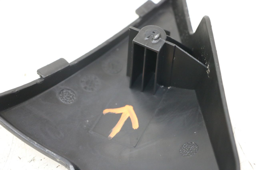 photo de CARENA SOTTO SELLA DESTRA KYMCO K-PW K-PIPE 50 (2012 - 2017) - Altra angolazione