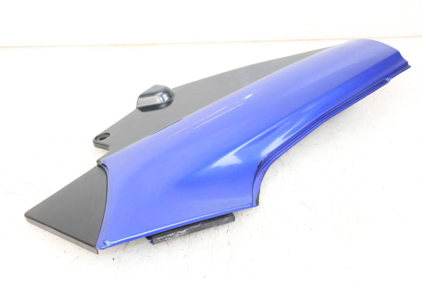 photo de COPERCHIO SOTTO SELLA DESTRO KAWASAKI GTR 1000 (1994 - 2004) - Primo piano tecnico