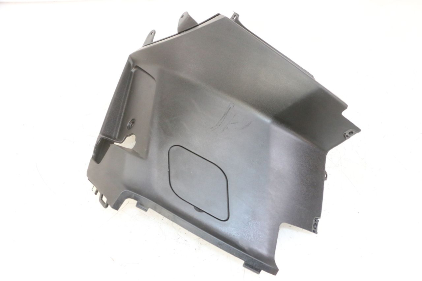 photo de CARENA SOTTO SELLA DESTRA PEUGEOT KISBEE 2T 50 (2018 - 2022) - Primo piano tecnico