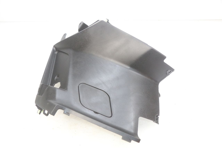 photo de COPERCHIO SOTTO SELLA DESTRO PEUGEOT KISBEE 4T 50 (2018 - 2022) - Zoom sullo stato d'uso