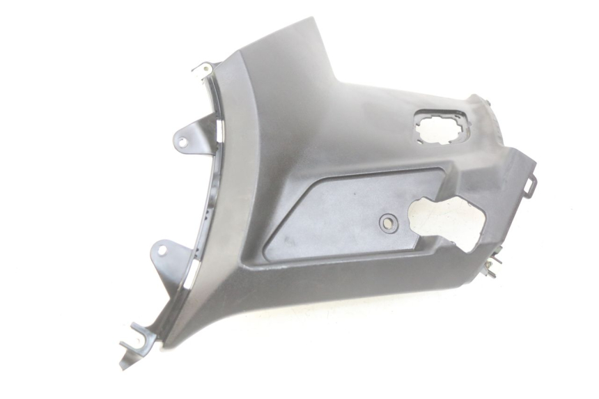 photo de COPERCHIO SOTTO SELLA DESTRO PEUGEOT KISBEE 4T 50 (2018 - 2022) - Primo piano tecnico