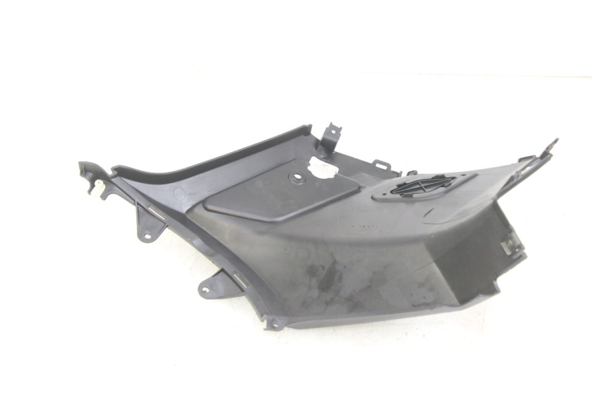 photo de COPERCHIO SOTTO SELLA DESTRO PEUGEOT KISBEE 4T 50 (2010 - 2017) - Dettaglio del componente