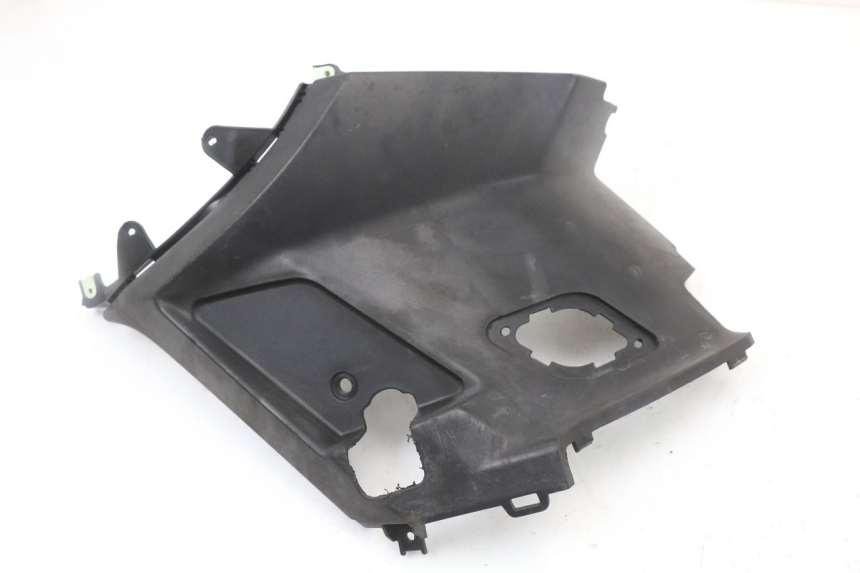 photo de COPERCHIO SOTTO SELLA DESTRO PEUGEOT KISBEE 4T 50 (2018 - 2022) - Vista principale