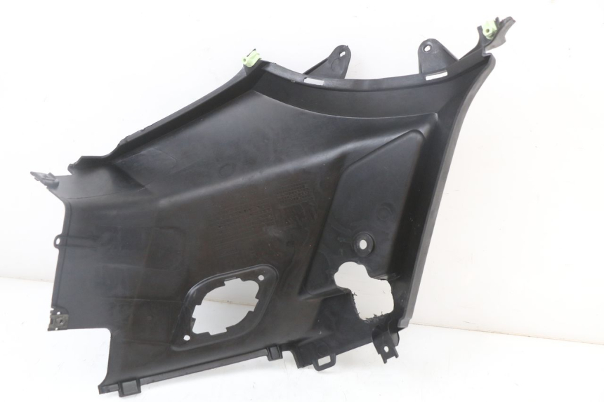 photo de COPERCHIO SOTTO SELLA DESTRO PEUGEOT KISBEE 4T 50 (2018 - 2022) - Zoom sullo stato d'uso