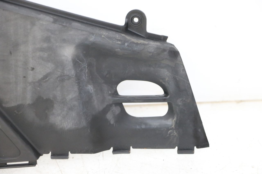 photo de COPERCHIO SOTTO SELLA DESTRO KYMCO PEOPLE S 125 (2000 - 2008) - Altra angolazione