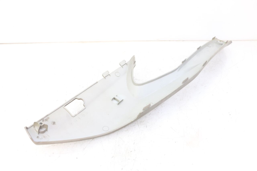 photo de CARENA SOTTO SELLA DESTRA KYMCO XCITING 500 (2007 - 2010) - Dettaglio del componente